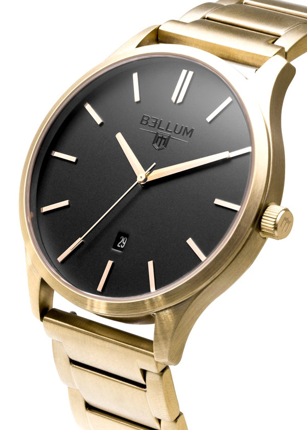 Reloj para hombre marca Bellum, color oro amarillo 14k en acabado cepillado con dial negro mate y correa de acero inoxidable macizo con PVD oro amarillo 14k. Vista semi-lateral.