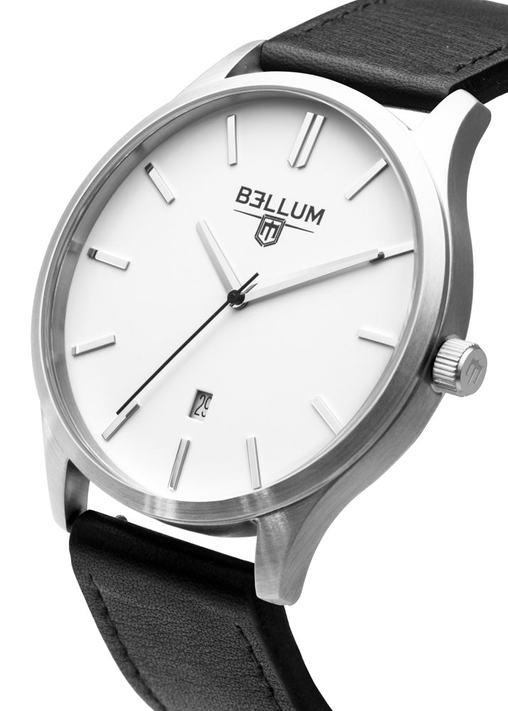 Reloj para hombre marca Bellum, color plata con dial blanco y correa de cuero negra. Vista semi-lateral.